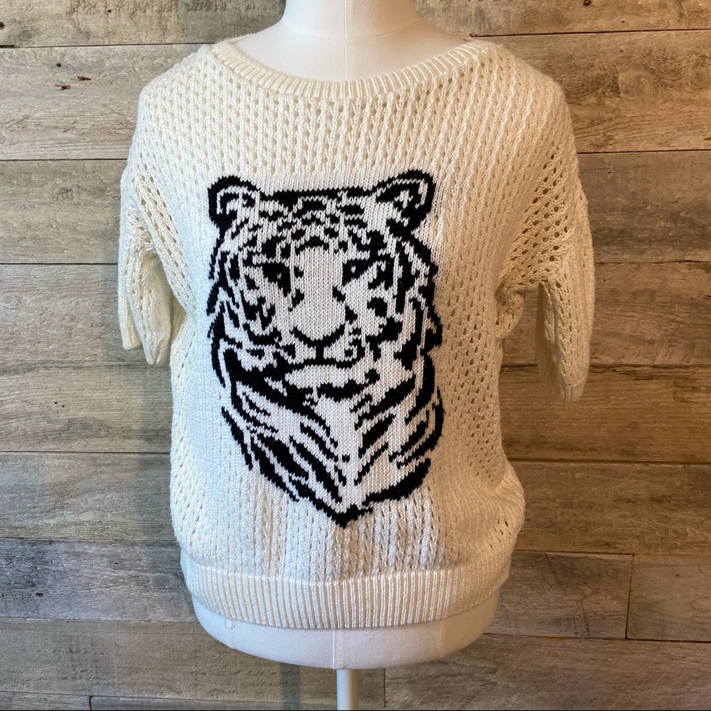 Dorothy Perkins women’s short-sleeved tiger‎ knit top in size 8